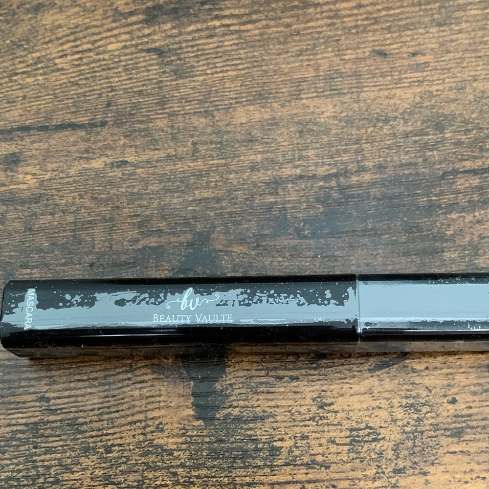 NWT beauty vaulte mascara black
